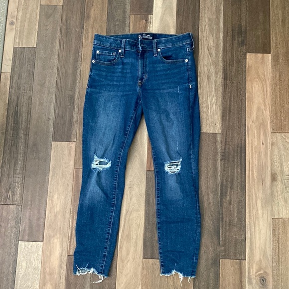 BRAND NEW TRENDY JEANS!! - Picture 1 of 5